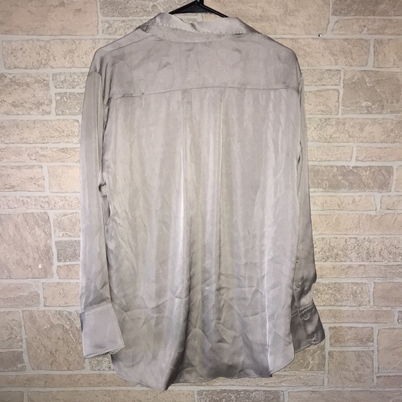 ✅H&M Button Down Blouse - Picture 5 of 6